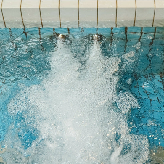 激しい気泡や水流は振動を生み出し血流を促します